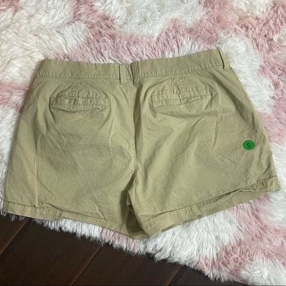 Old Navy Khaki Shorts Women's Size 14 - Picture 3 of 3